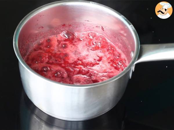 Raspberry white chocolate bavarois (steps and video) - Preparation step 8