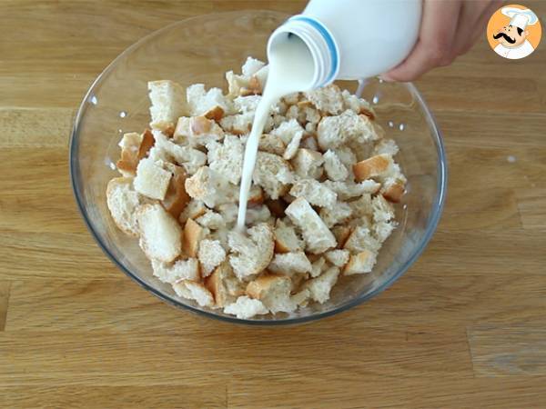 Bread pudding (simple and quick) - Preparation step 1