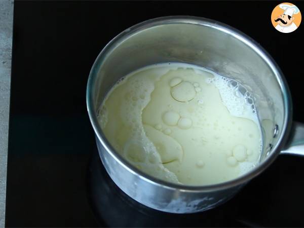 Pão de queijo, brazilian cheese bread - Preparation step 1