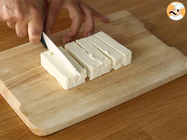 Feta sticks with sesame seeds - Preparation step 1