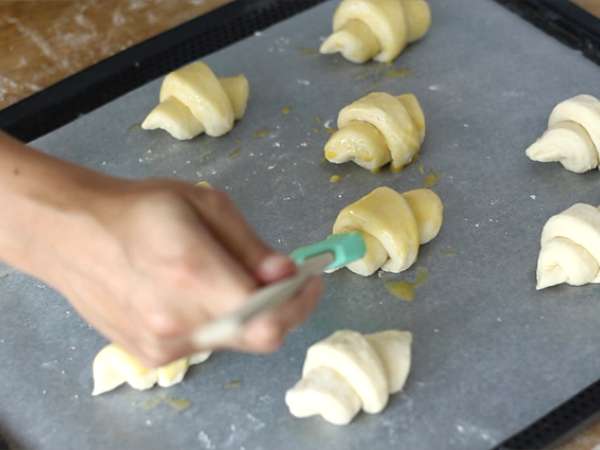 Step-by-step French croissants explained - Preparation step 17