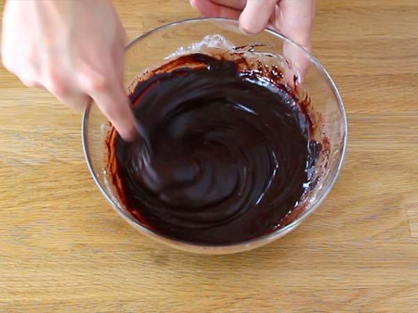 Chocolate eclairs - Learn French pastry step by step! - Preparation step 5