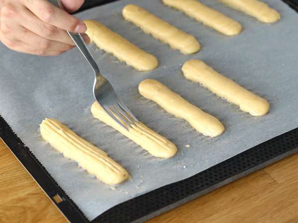 Chocolate eclairs - Learn French pastry step by step! - Preparation step 9