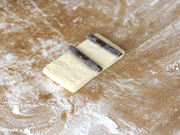 French pain au chocolat - chocolate croissant - Preparation step 15