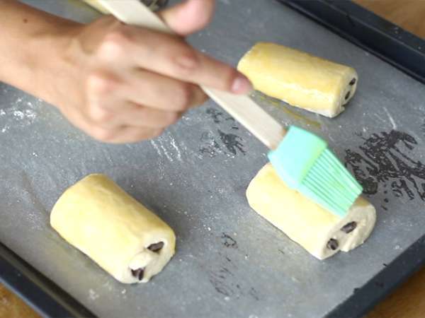 French pain au chocolat - chocolate croissant - Preparation step 17