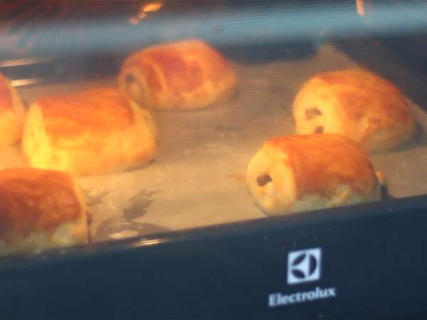 French pain au chocolat - chocolate croissant - Preparation step 18