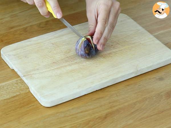 Roasted figs with goat cheese and honey - Preparation step 1