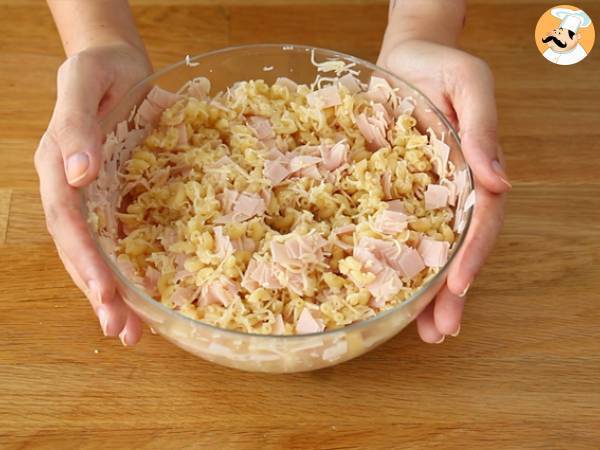 Macaroni fritters with ham and cheese - Preparation step 2