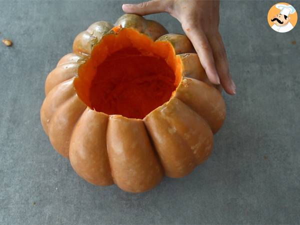 Pumpkin with shrimps - the brazilian camarão na moranga - Preparation step 1