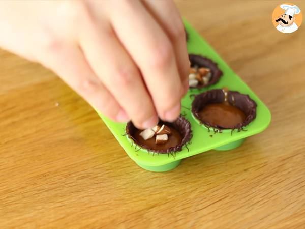 Salted caramel and almond chocolates - Preparation step 3