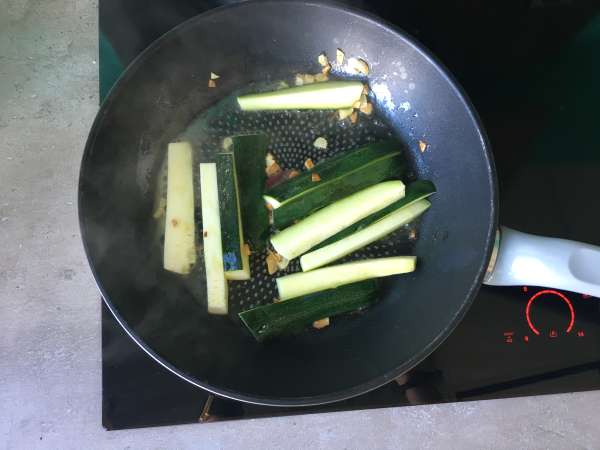Zucchini with lemon and feta - Preparation step 3