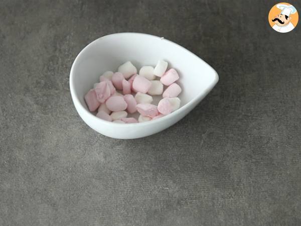 Homemade chocolates with marshmallows and hazelnuts - Preparation step 2