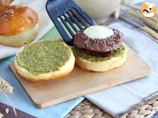 Italian style burger: pesto, sundried tomatoes, mozzarella - Preparation step 4