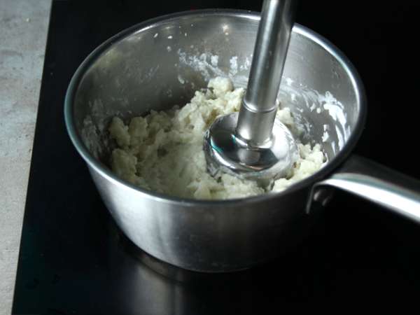 Cauliflower and coconut cream soup with salmon - Preparation step 2