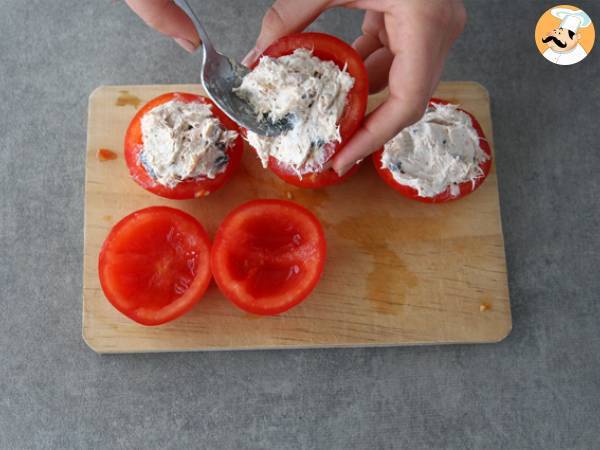 Stuffed tomatoes with tuna, cream cheese, and olives - Preparation step 3