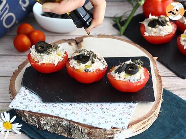 Stuffed tomatoes with tuna, cream cheese, and olives - Preparation step 4