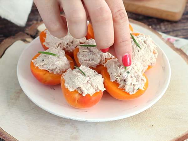 Stuffed apricots with tuna and rosemary - Preparation step 2