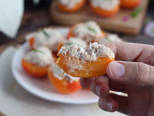 Stuffed apricots with tuna and rosemary - Preparation step 3