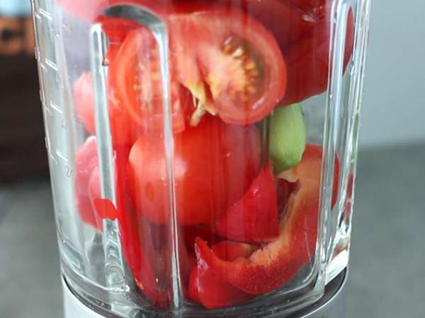 Easy and fresh gazpacho - Preparation step 1