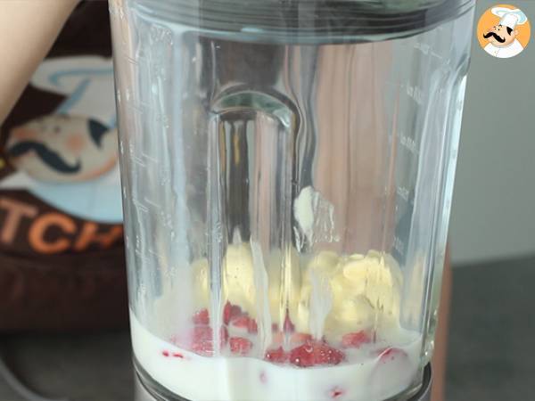 Strawberry and vanilla milkshake - Preparation step 2