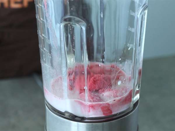 Vegan raspberry mint milkshake - Preparation step 1