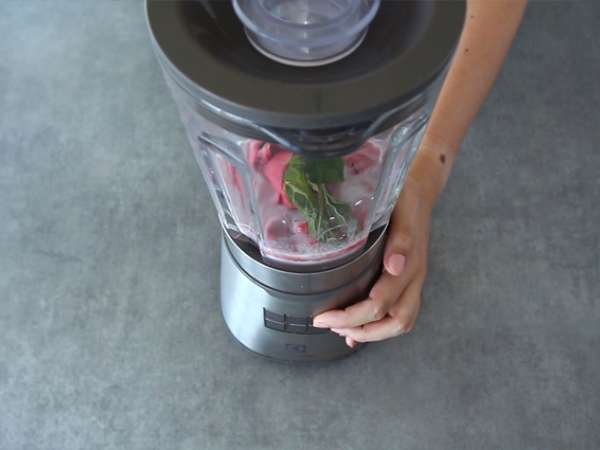 Vegan raspberry mint milkshake - Preparation step 2