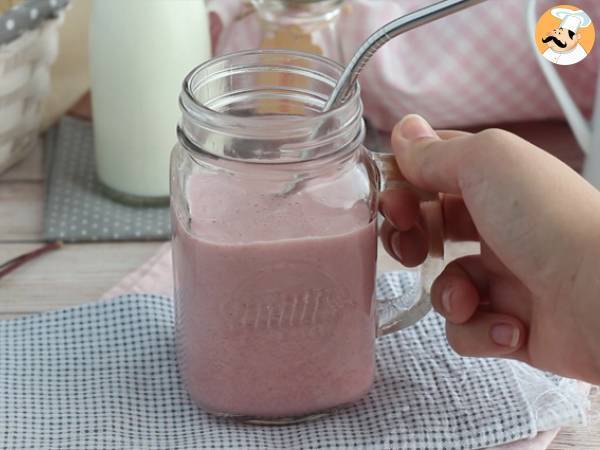 Vegan berry milkshake - Preparation step 3