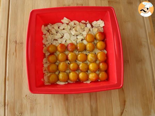 Upside-down mirabelle plum cake with almonds - Preparation step 2