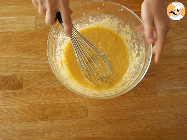 Upside-down mirabelle plum cake with almonds - Preparation step 3