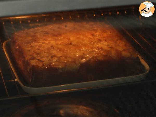 Upside-down mirabelle plum cake with almonds - Preparation step 7