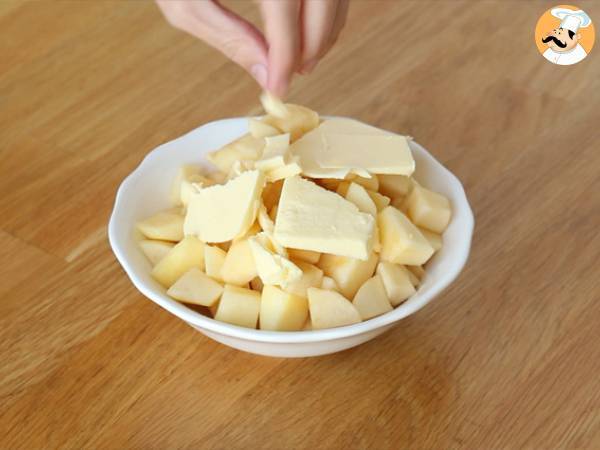 Apple and caramel croissant pudding - Preparation step 2