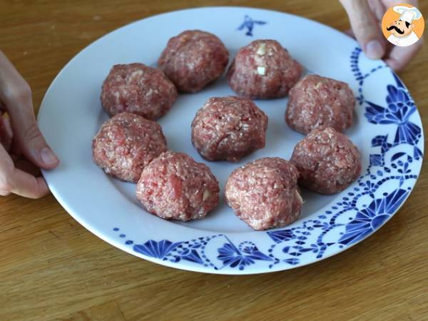 Beef meatballs stuffed with mozzarella - Preparation step 4