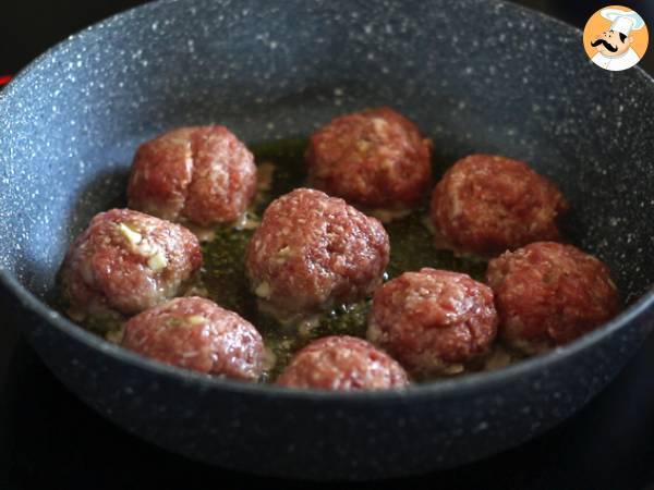 Beef meatballs stuffed with mozzarella - Preparation step 5