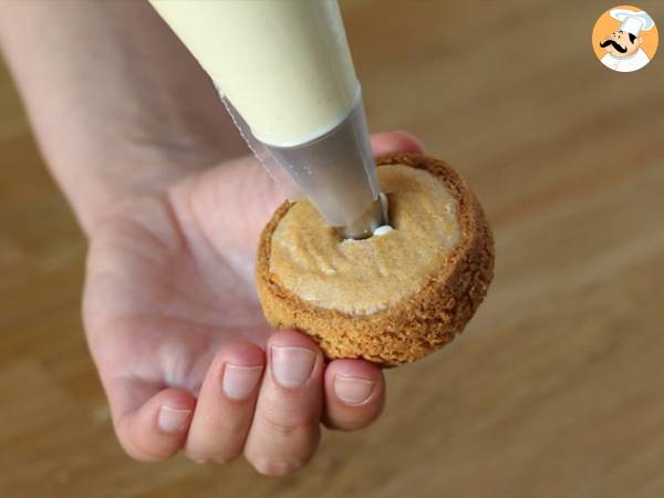 Craquelin topped vanilla cream puffs - Preparation step 16