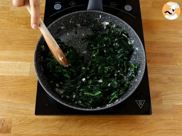 Spinach, ricotta, and egg pie - italian torta pasqualina - Preparation step 3