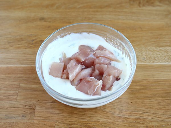 Marinated chicken skewers in yogurt lemon sauce - Preparation step 2