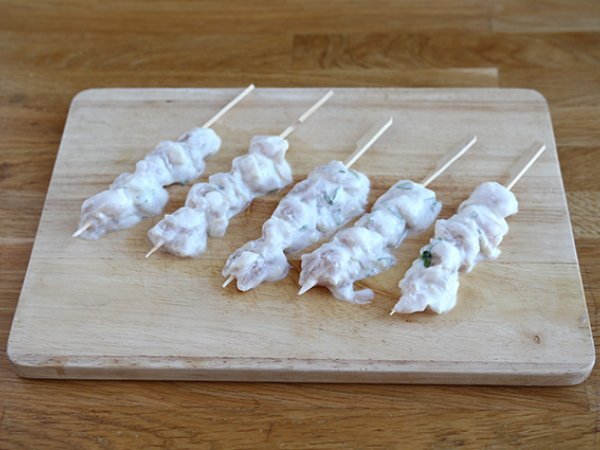 Marinated chicken skewers in yogurt lemon sauce - Preparation step 3