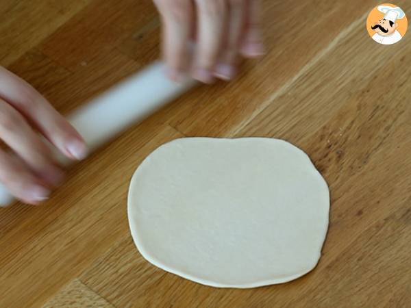 Stuffed turkish crepes with feta, lemon, and parsley - gözleme - Preparation step 5