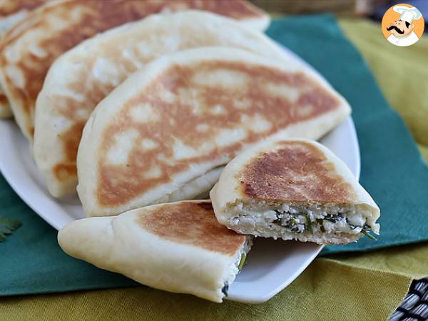 Stuffed turkish crepes with feta, lemon, and parsley - gözleme - Preparation step 9