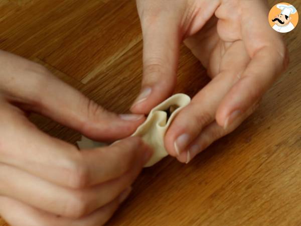 Chicken, carrot, and mushroom gyozas - Preparation step 9