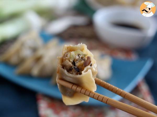 Chicken, carrot, and mushroom gyozas - Preparation step 12