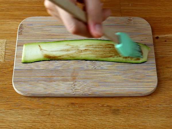 Zucchini and smoked salmon rolls - Preparation step 4