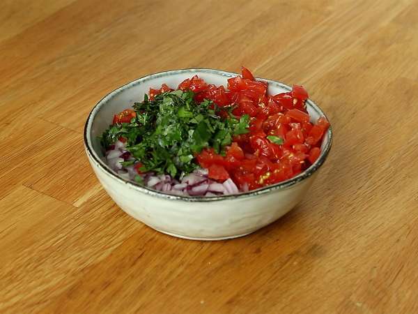 Pico de gallo and homemade tortilla chips - Preparation step 1