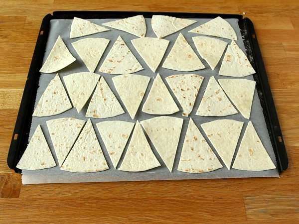 Pico de gallo and homemade tortilla chips - Preparation step 3