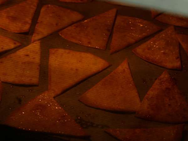 Pico de gallo and homemade tortilla chips - Preparation step 5