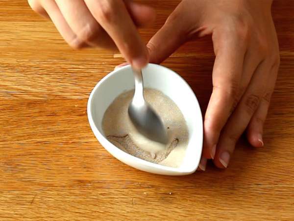 Swiss brioche - A brioche stuffed with vanilla custard and chocolate chips - Preparation step 1