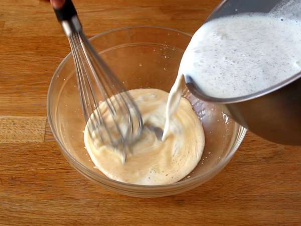 Swiss brioche - A brioche stuffed with vanilla custard and chocolate chips - Preparation step 6