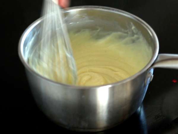 Swiss brioche - A brioche stuffed with vanilla custard and chocolate chips - Preparation step 7