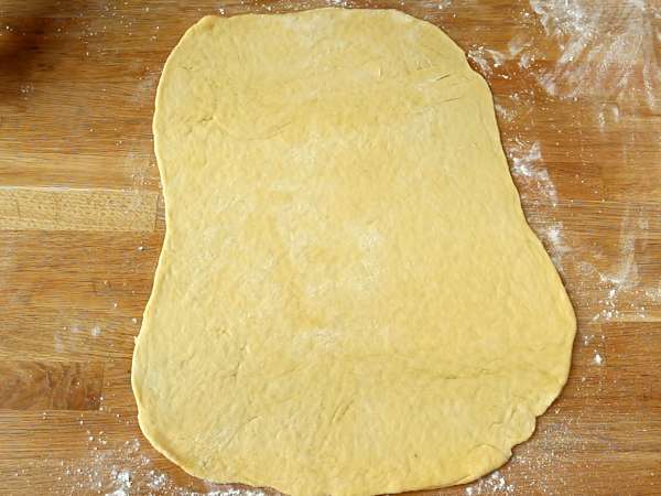 Swiss brioche - A brioche stuffed with vanilla custard and chocolate chips - Preparation step 9