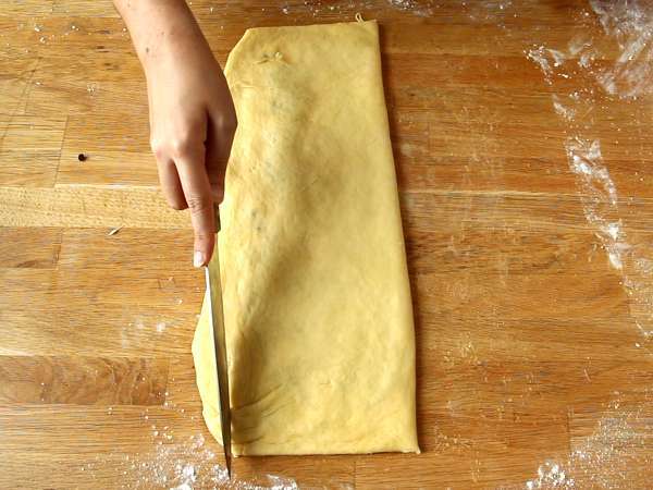 Swiss brioche - A brioche stuffed with vanilla custard and chocolate chips - Preparation step 11